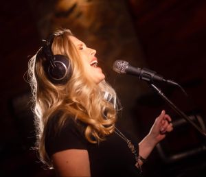 JENNIFER HANSON & BAND