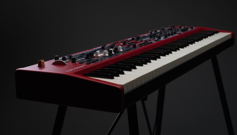 Nord_Stage4_stand_side_1