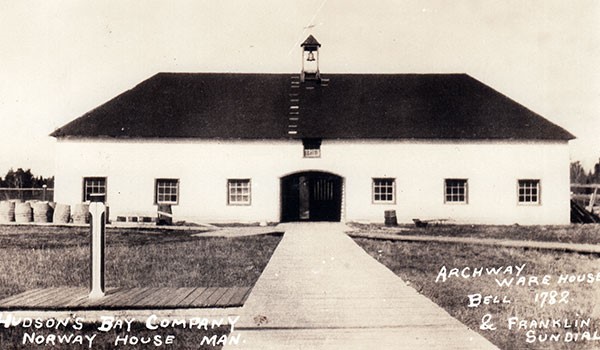 The warehouse is the oldest warehouse of Red River frame construction in Western Canada and the oldest log structure in Manitoba on its style commonly used by the HBC incorporates a rare archway that cuts through the building doubling as the post’s riverside gateway